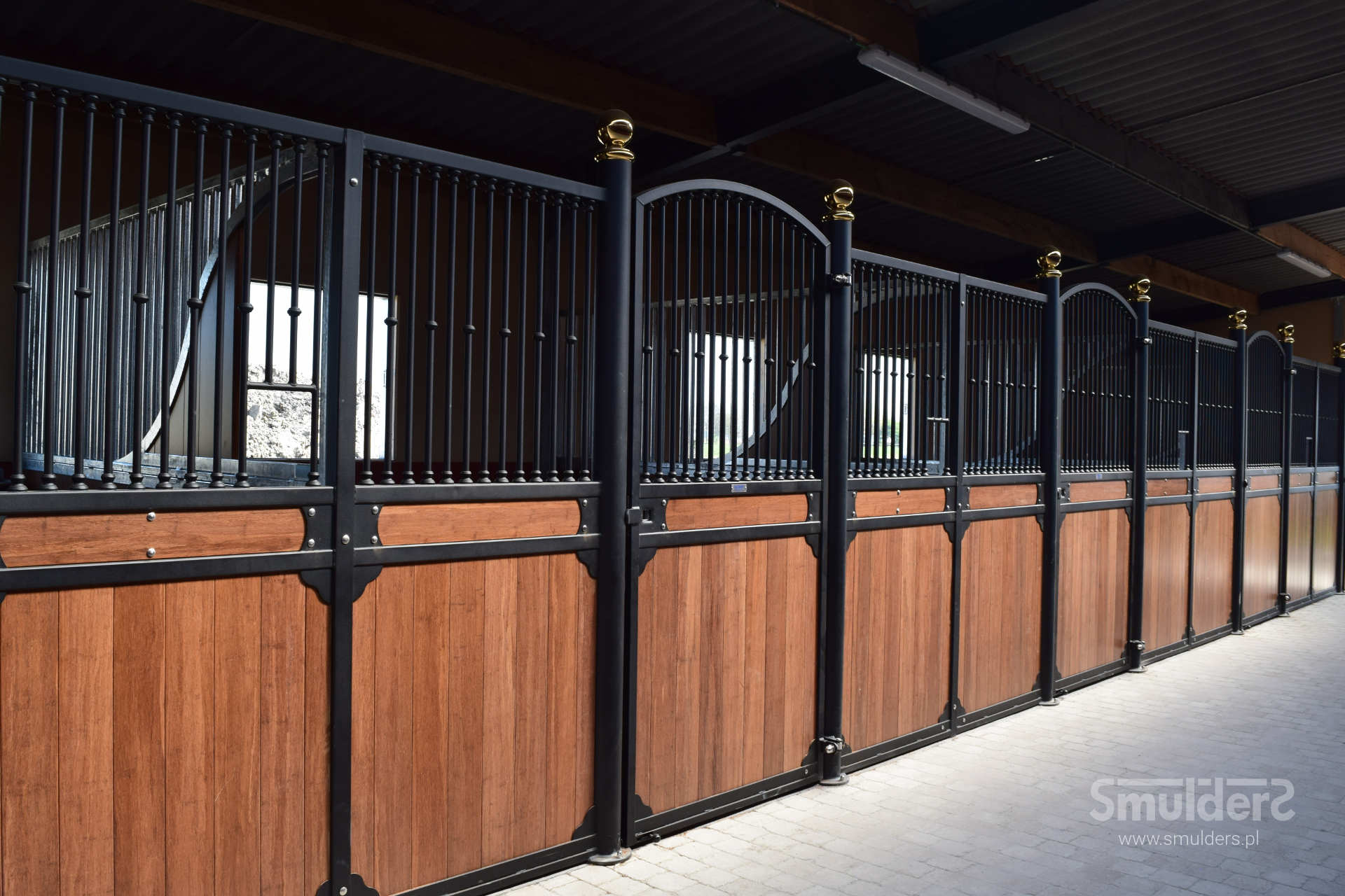 https://www.smulders.pl/wp-content/uploads/2019/03/f002_internal-stables_windsor_doors_windows_barn-doors_PRSH_SMULDERS_PL.jpg