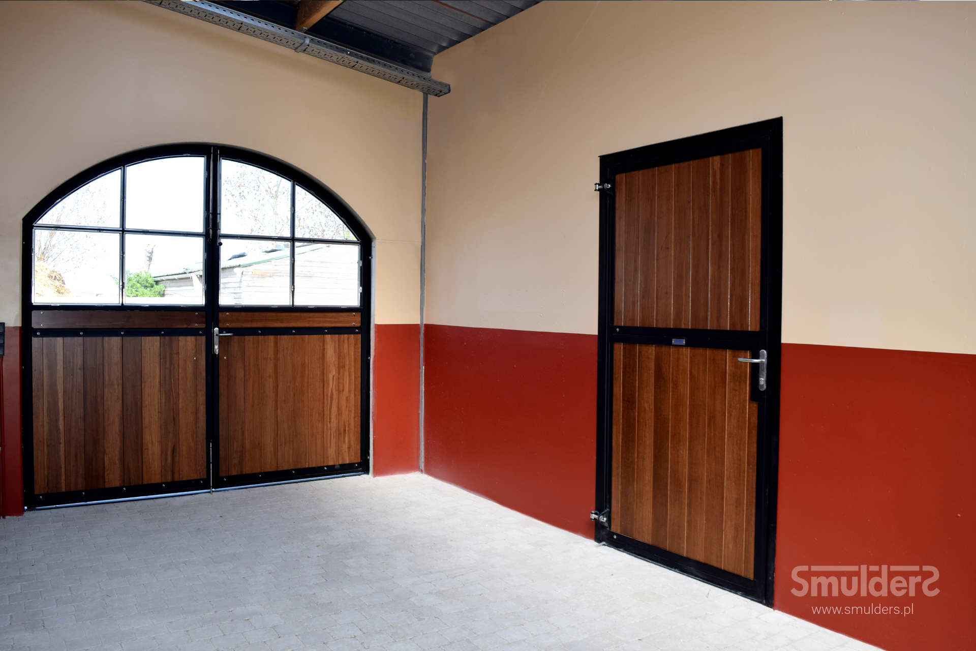 https://www.smulders.pl/wp-content/uploads/2019/03/f005_internal-stables_windsor_doors_windows_barn-doors_PRSH_SMULDERS_PL.jpg