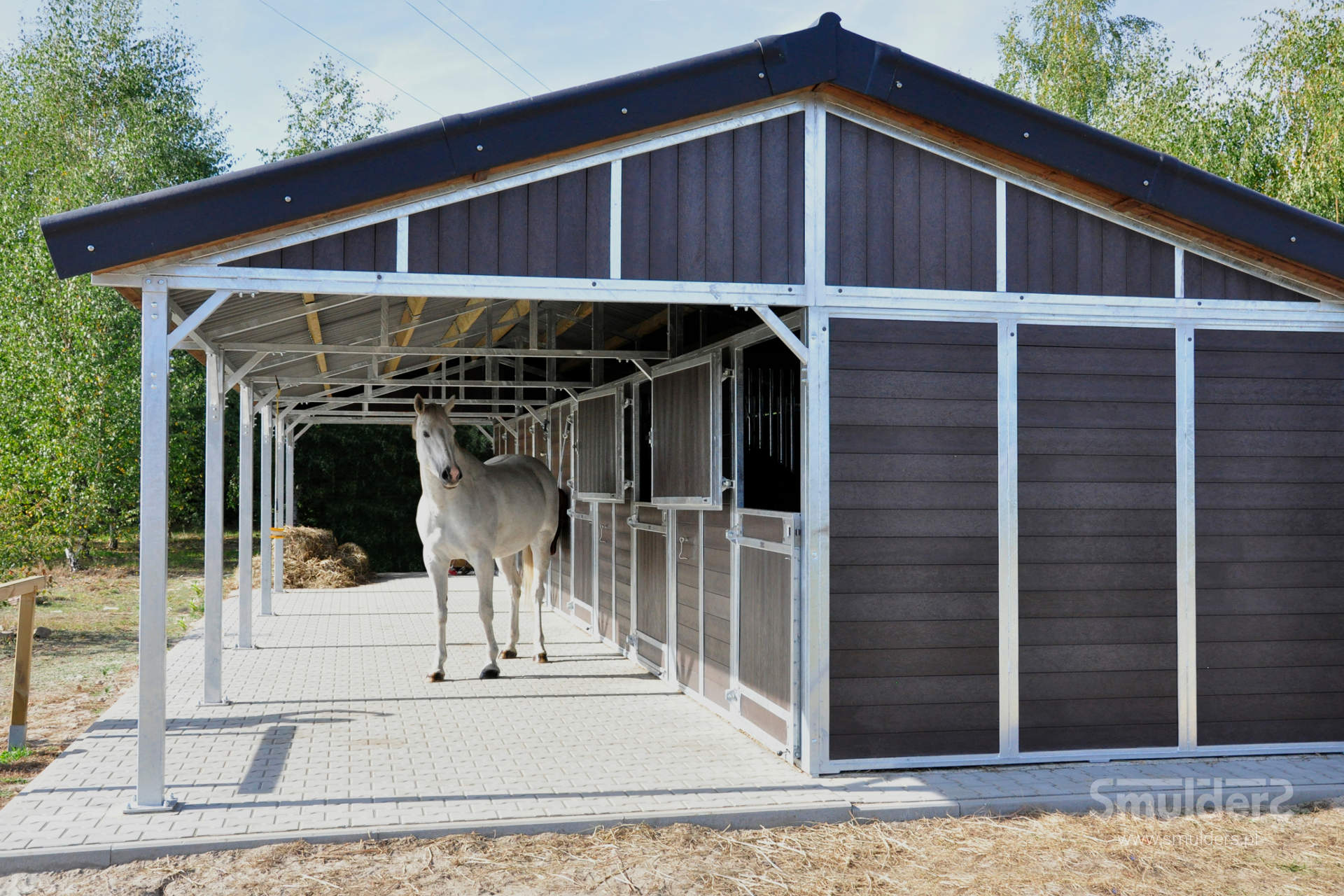 https://www.smulders.pl/wp-content/uploads/2019/07/f003_outdoor-stables_KCN_SMULDERS_PL.jpg